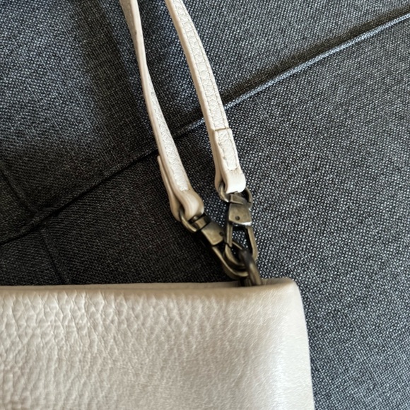 The Sak 100% Leather Cream Shoulder Bag - Picture 11 of 16